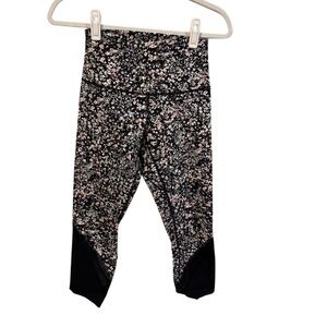 lululemon scallop wunder under